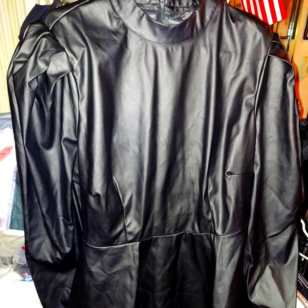 Top - Picture 2 of 3